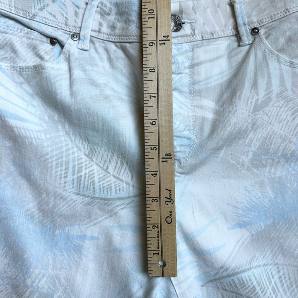 Chicos The So Slimming Girlfriend Crop .5 Palm Tree Print Jeans Small 6 - Picture 9 of 11